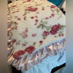 Rachel Ashwell Simply Shabby Chic Plush Satin Ruffle Roses Full/Queen- Rare